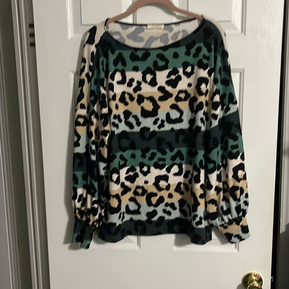 NWOT Boutique Purchased lightweight animal print sweater - Picture 1 of 4